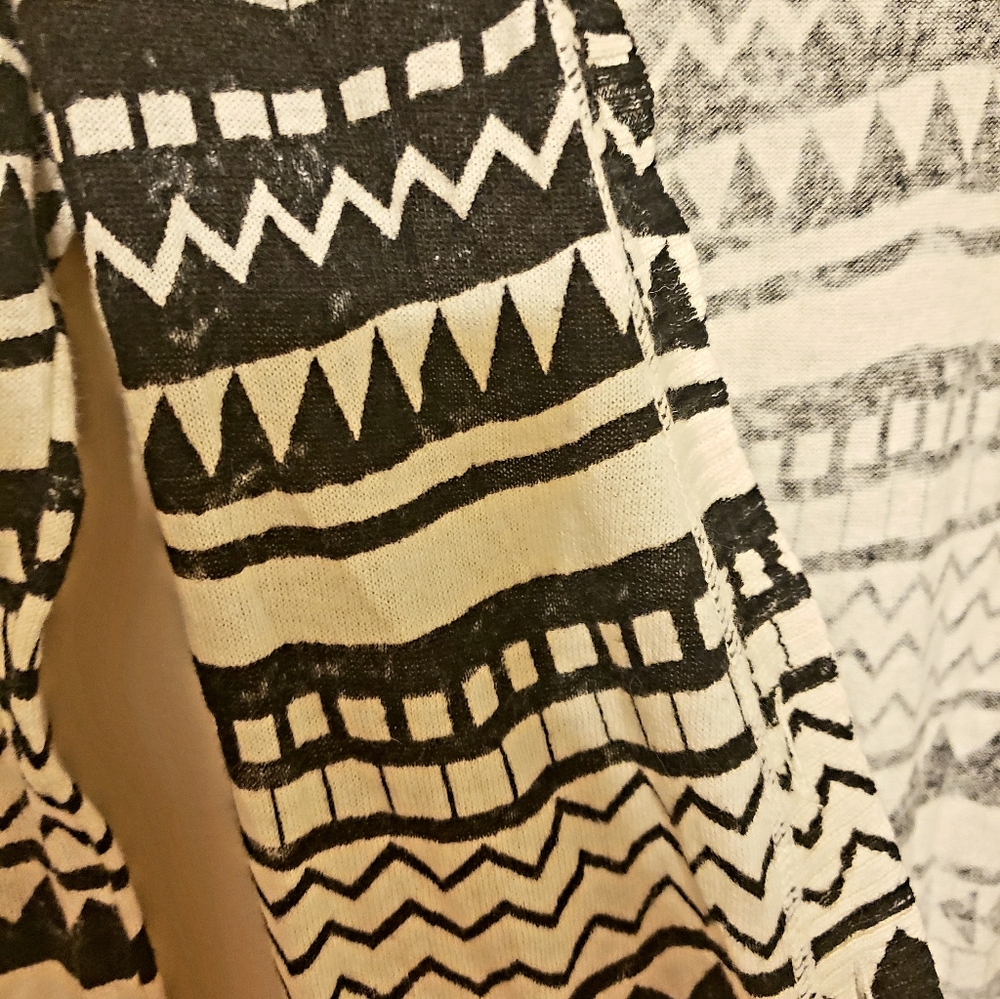 Mossimo Aztec Pattern Cardigan - Picture 2 of 2